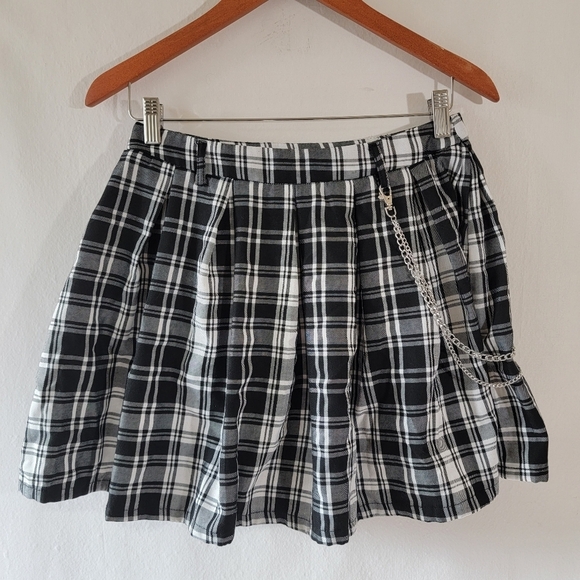 HOT TOPIC Women's Black/White Plaid Pleated amin Skirt Sz MD Punk Anime Grunge - Picture 2 of 12